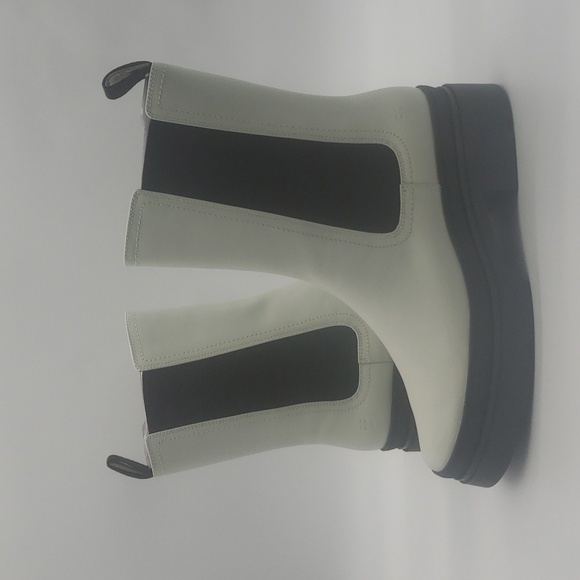 85- Frye Chloe Chelsea Boots Size 8M White Color NWT - Picture 10 of 12